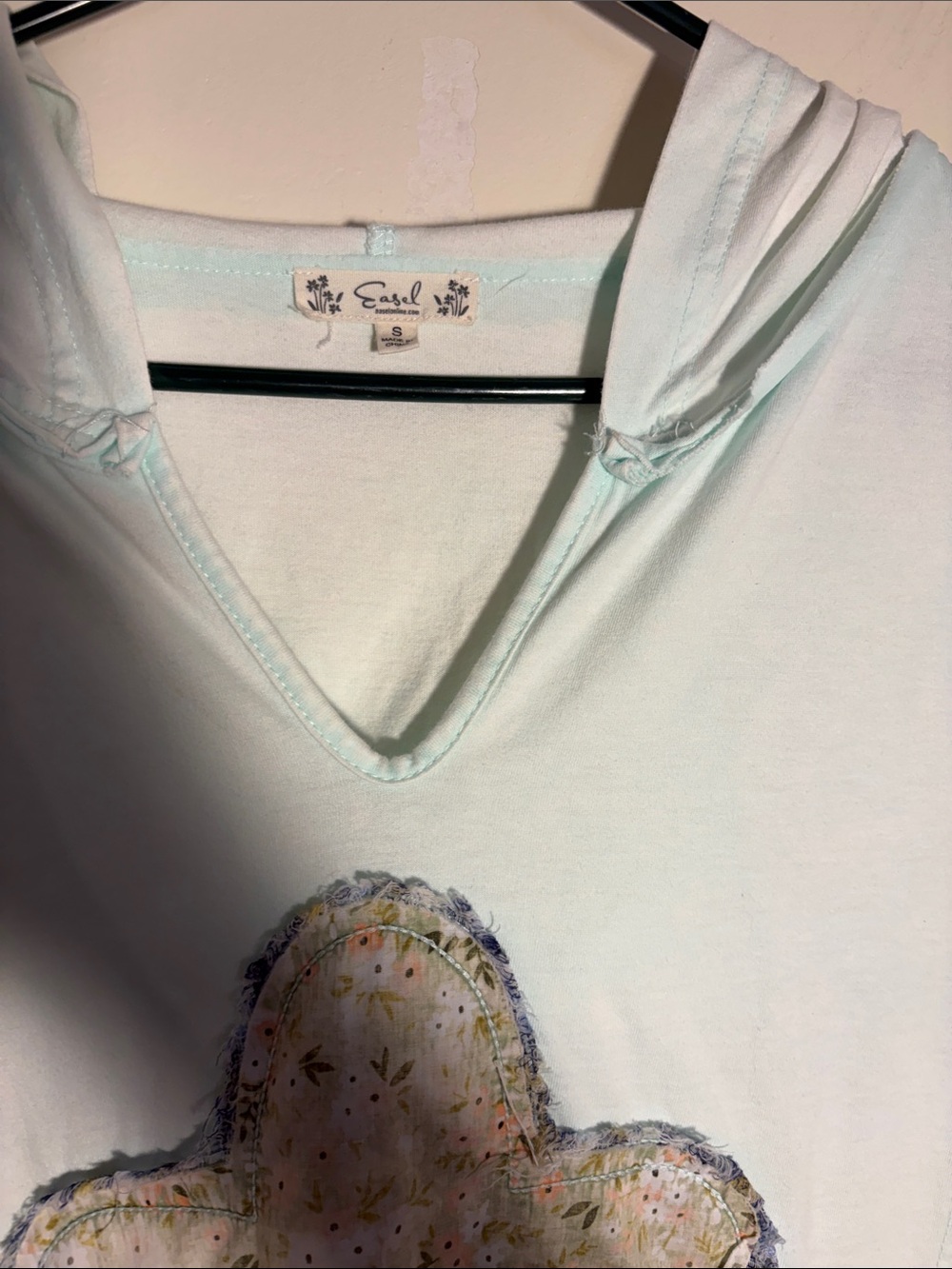 Mint Green Patchwork Hooded Short Sleeve Tee with Floral Applique - Picture 2 of 6